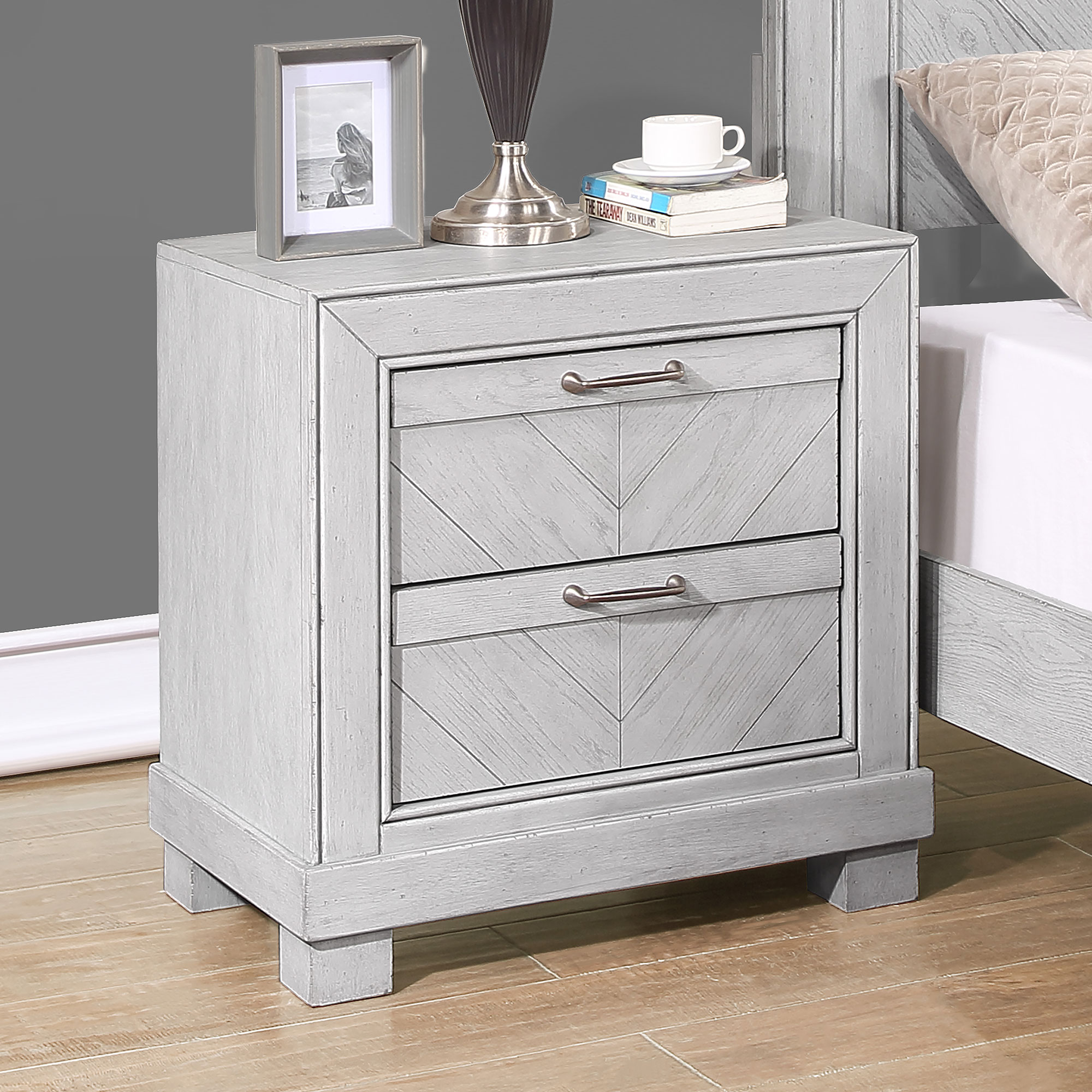 MONTANA NIGHTSTAND